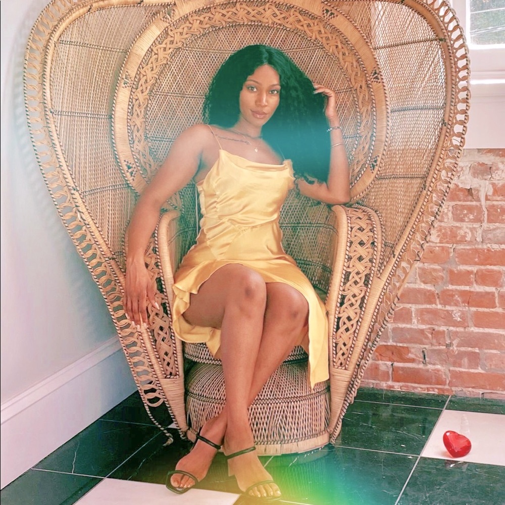 Meet your Posher, Lola